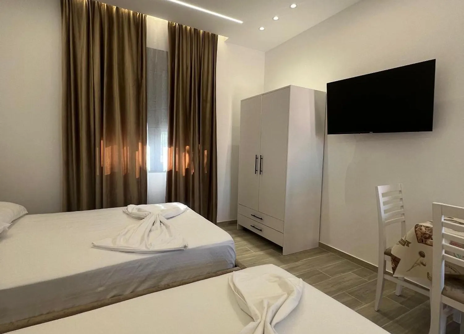 Niks Apartments Vlorë 0*,  Albania